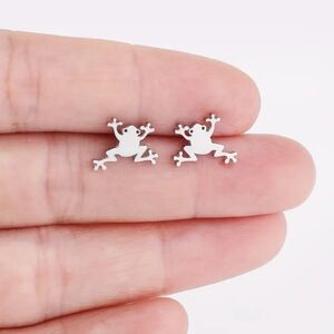 FROG TOAD Silvertone Earrings NWT adult or child